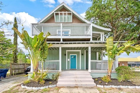 House in Tampa, Florida 5 bedrooms, 311.32 sq.m. № 1629461 - photo 1