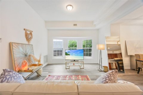 House in Tampa, Florida 5 bedrooms, 311.32 sq.m. № 1629461 - photo 6