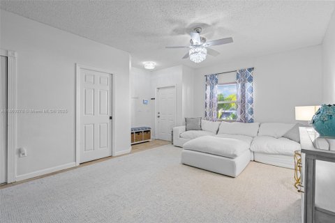 Touwnhouse à vendre à Homestead, Floride: 3 chambres, 134.89 m2 № 1889584 - photo 11