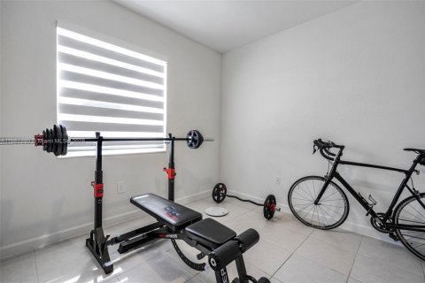 Casa en venta en Miami, Florida, 5 dormitorios, 311.13 m2 № 1942128 - foto 19