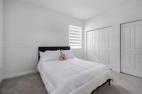 Casa en venta en Miami, Florida, 5 dormitorios, 311.13 m2 № 1942128 - foto 29