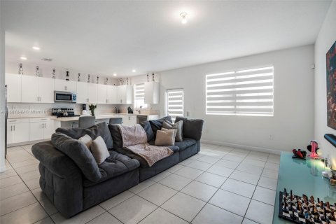 Villa ou maison à vendre à Miami, Floride: 5 chambres, 311.13 m2 № 1942128 - photo 12