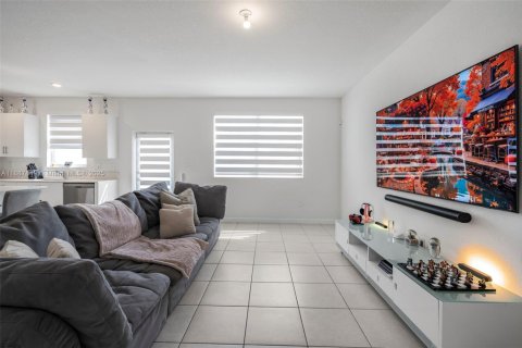 House in Miami, Florida 5 bedrooms, 311.13 sq.m. № 1942128 - photo 13