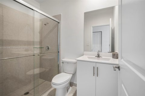 Casa en venta en Miami, Florida, 5 dormitorios, 311.13 m2 № 1942128 - foto 20