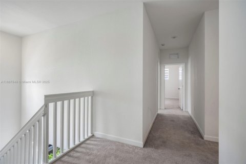 Casa en venta en Miami, Florida, 5 dormitorios, 311.13 m2 № 1942128 - foto 26
