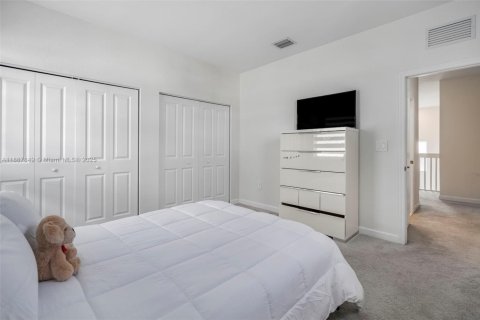Casa en venta en Miami, Florida, 5 dormitorios, 311.13 m2 № 1942128 - foto 30