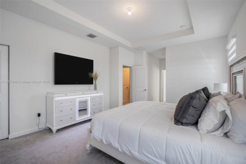Villa ou maison à vendre à Miami, Floride: 5 chambres, 311.13 m2 № 1942128 - photo 22