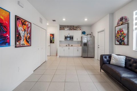 House in Miami, Florida 5 bedrooms, 311.13 sq.m. № 1942128 - photo 18