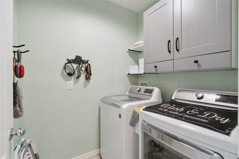 House in Auburndale, Florida 4 bedrooms, 173.45 sq.m. № 2151310 - photo 19