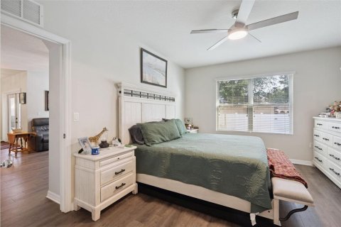 House in Auburndale, Florida 4 bedrooms, 173.45 sq.m. № 2151310 - photo 12