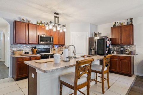 House in Auburndale, Florida 4 bedrooms, 173.45 sq.m. № 2151310 - photo 9