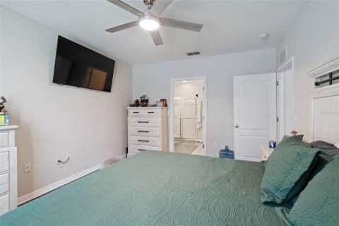 House in Auburndale, Florida 4 bedrooms, 173.45 sq.m. № 2151310 - photo 13