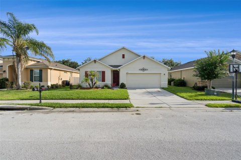 House in Auburndale, Florida 4 bedrooms, 173.45 sq.m. № 2151310 - photo 2