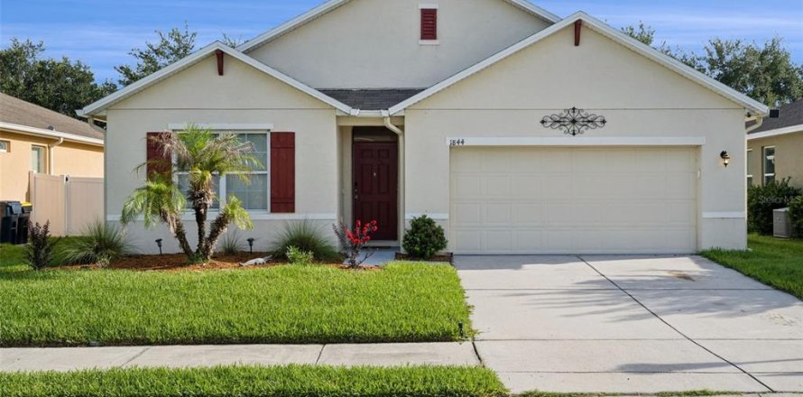 House in Auburndale, Florida 4 bedrooms, 173.45 sq.m. № 2151310