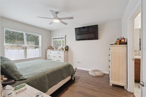 House in Auburndale, Florida 4 bedrooms, 173.45 sq.m. № 2151310 - photo 11