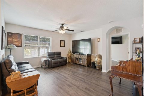 House in Auburndale, Florida 4 bedrooms, 173.45 sq.m. № 2151310 - photo 5