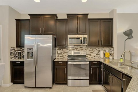 Condo in Sarasota, Florida, 2 bedrooms  № 1780569 - photo 11