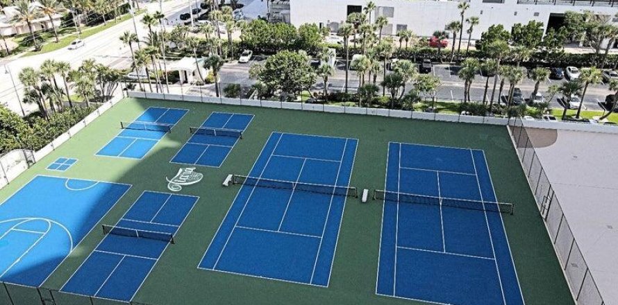 Condominio en Riviera Beach, Florida, 2 dormitorios  № 1228613