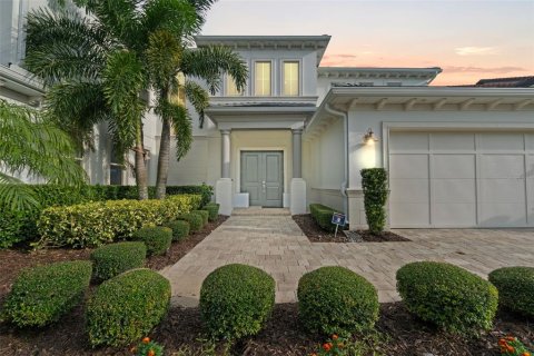 House in Winter Garden, Florida 7 bedrooms, 601.26 sq.m. № 1832640 - photo 1