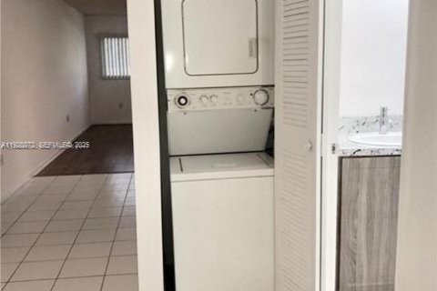 Copropriété à louer à Pembroke Pines, Floride: 1 chambre, 91.6 m2 № 1987251 - photo 5