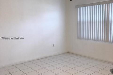 Copropriété à louer à Pembroke Pines, Floride: 1 chambre, 91.6 m2 № 1987251 - photo 12