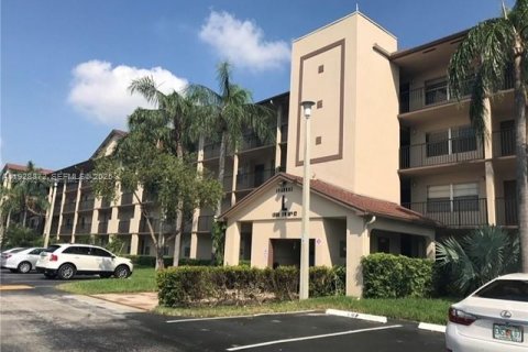 Copropriété à louer à Pembroke Pines, Floride: 1 chambre, 91.6 m2 № 1987251 - photo 2