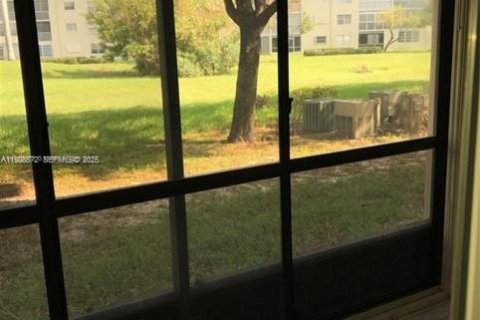 Copropriété à louer à Pembroke Pines, Floride: 1 chambre, 91.6 m2 № 1987251 - photo 17