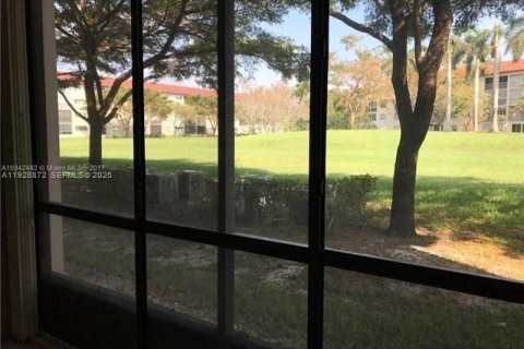 Copropriété à louer à Pembroke Pines, Floride: 1 chambre, 91.6 m2 № 1987251 - photo 15