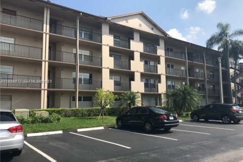 Copropriété à louer à Pembroke Pines, Floride: 1 chambre, 91.6 m2 № 1987251 - photo 1