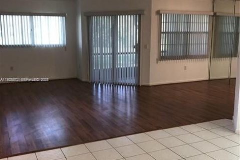 Copropriété à louer à Pembroke Pines, Floride: 1 chambre, 91.6 m2 № 1987251 - photo 6