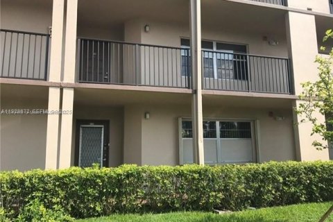 Copropriété à louer à Pembroke Pines, Floride: 1 chambre, 91.6 m2 № 1987251 - photo 3