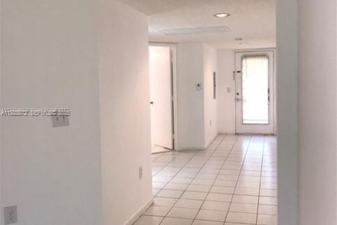 Copropriété à louer à Pembroke Pines, Floride: 1 chambre, 91.6 m2 № 1987251 - photo 7