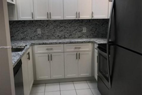 Copropriété à louer à Pembroke Pines, Floride: 1 chambre, 91.6 m2 № 1987251 - photo 9