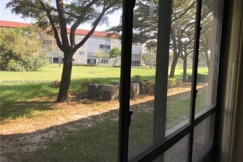 Copropriété à louer à Pembroke Pines, Floride: 1 chambre, 91.6 m2 № 1987251 - photo 16