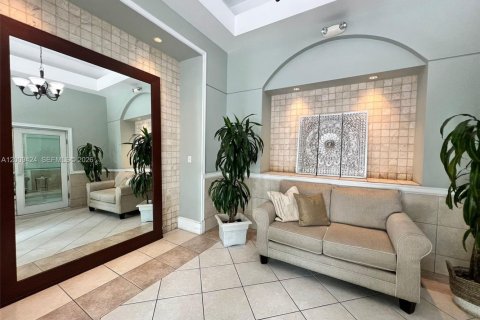 Condo in Coral Gables, Florida, 1 bedroom  № 2076615 - photo 13
