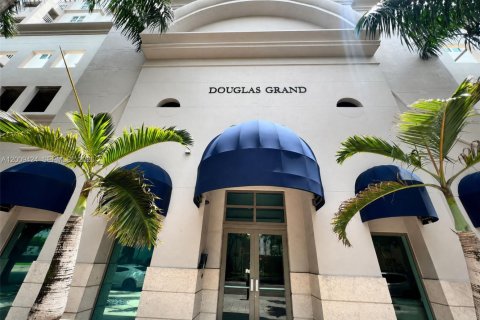 Condo in Coral Gables, Florida, 1 bedroom  № 2076615 - photo 10