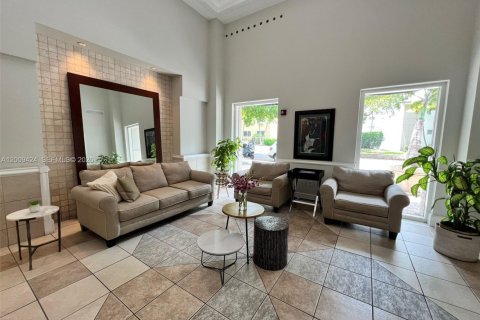 Condo in Coral Gables, Florida, 1 bedroom  № 2076615 - photo 12