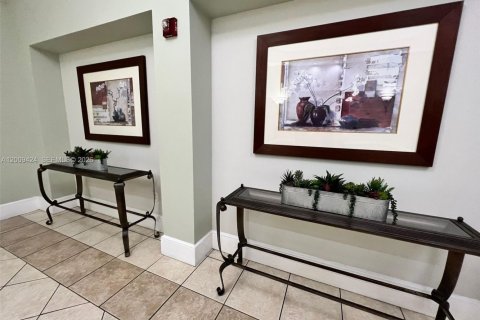 Condo in Coral Gables, Florida, 1 bedroom  № 2076615 - photo 11