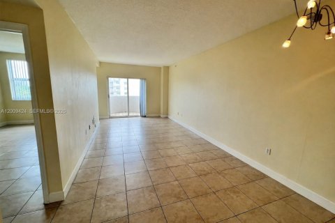 Condo in Coral Gables, Florida, 1 bedroom  № 2076615