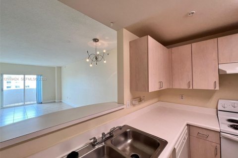 Condo in Coral Gables, Florida, 1 bedroom  № 2076615 - photo 4
