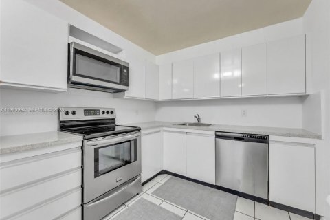 Купить кондоминиум в Халландейл-Бич, Флорида 2 спальни, 118.91м2, № 2055779 - фото 6