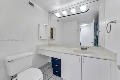 Купить кондоминиум в Халландейл-Бич, Флорида 2 спальни, 118.91м2, № 2055779 - фото 15