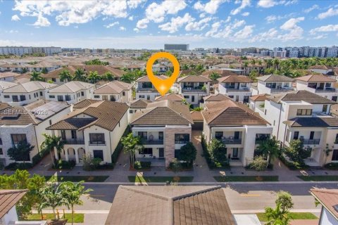 Купить виллу или дом в Дорал, Флорида 5 спален, 412.86м2, № 1999593 - фото 3