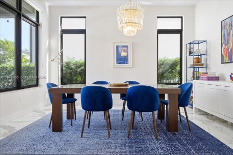 Купить виллу или дом в Дорал, Флорида 5 спален, 412.86м2, № 1999593 - фото 10