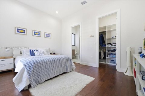 Купить виллу или дом в Дорал, Флорида 5 спален, 412.86м2, № 1999593 - фото 27