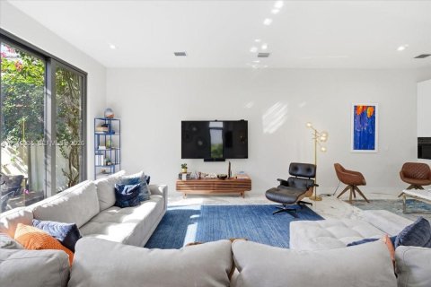 Купить виллу или дом в Дорал, Флорида 5 спален, 412.86м2, № 1999593 - фото 17