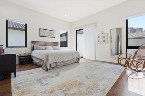 Купить виллу или дом в Дорал, Флорида 5 спален, 412.86м2, № 1999593 - фото 20