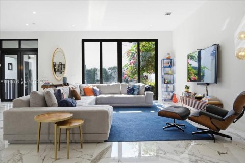 Купить виллу или дом в Дорал, Флорида 5 спален, 412.86м2, № 1999593 - фото 15