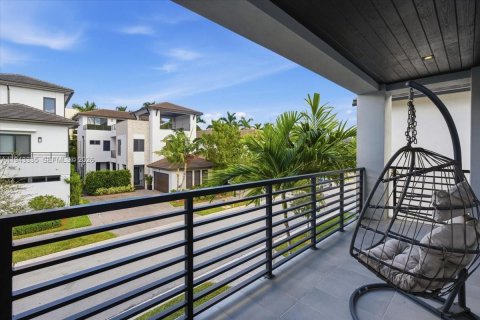 Купить виллу или дом в Дорал, Флорида 5 спален, 412.86м2, № 1999593 - фото 26