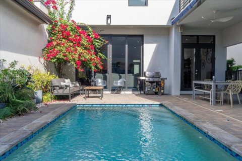 Купить виллу или дом в Дорал, Флорида 5 спален, 412.86м2, № 1999593 - фото 5